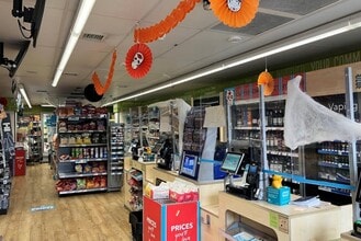 97 Farwig Ln, Bromley for lease Interior Photo- Image 2 of 3