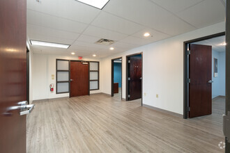 40 Gardenville Pky W, Buffalo, NY for lease Interior Photo- Image 2 of 8