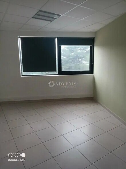 Office in  for lease - Interior Photo - Image 2 of 2