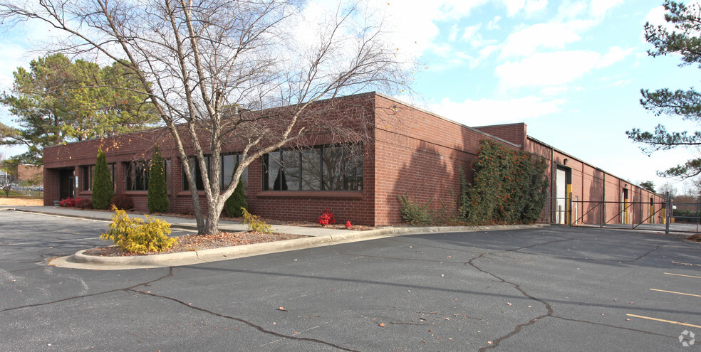 2307 Soabar St, Greensboro, NC for lease - Primary Photo - Image 1 of 10
