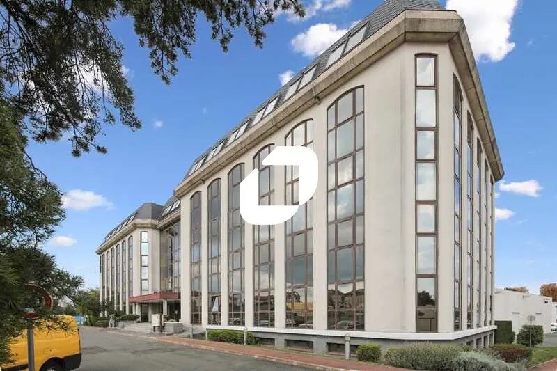 Office in Vitry-sur-Seine for lease Building Photo- Image 1 of 22