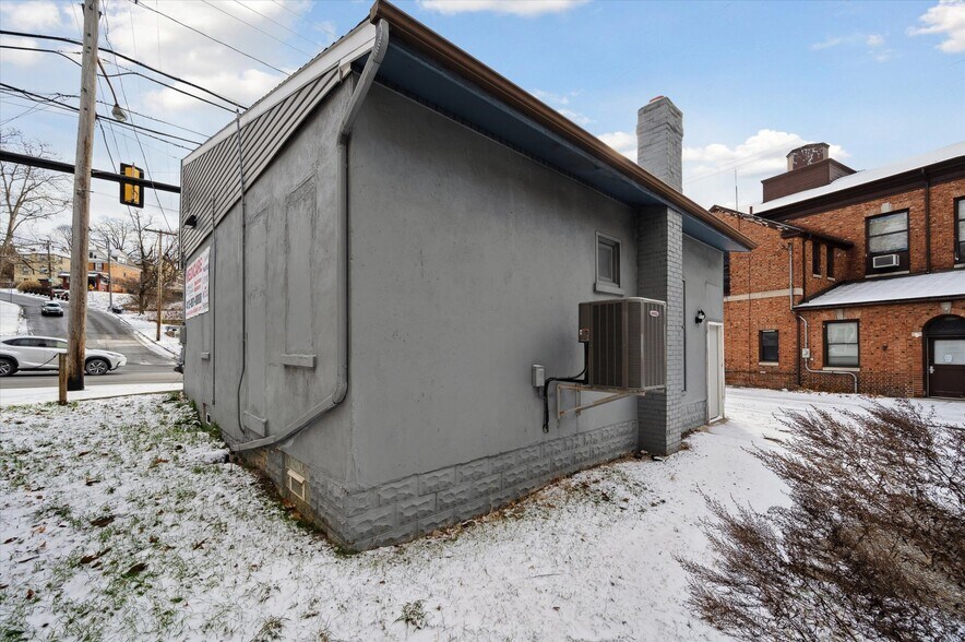 2404 Saw Mill Run Blvd, Pittsburgh, PA for sale - Building Photo - Image 3 of 36