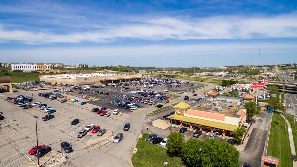 1421-1425 SW Wanamaker Rd, Topeka, KS for sale - Primary Photo - Image 1 of 1