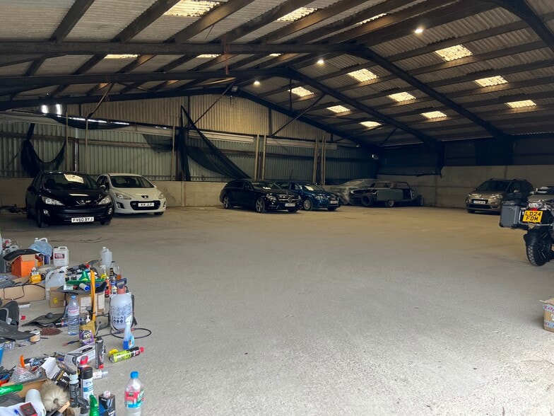 Unit 10 Home Farm Baynards Park, Horsham Rd, Cranleigh for lease - Interior Photo - Image 3 of 4