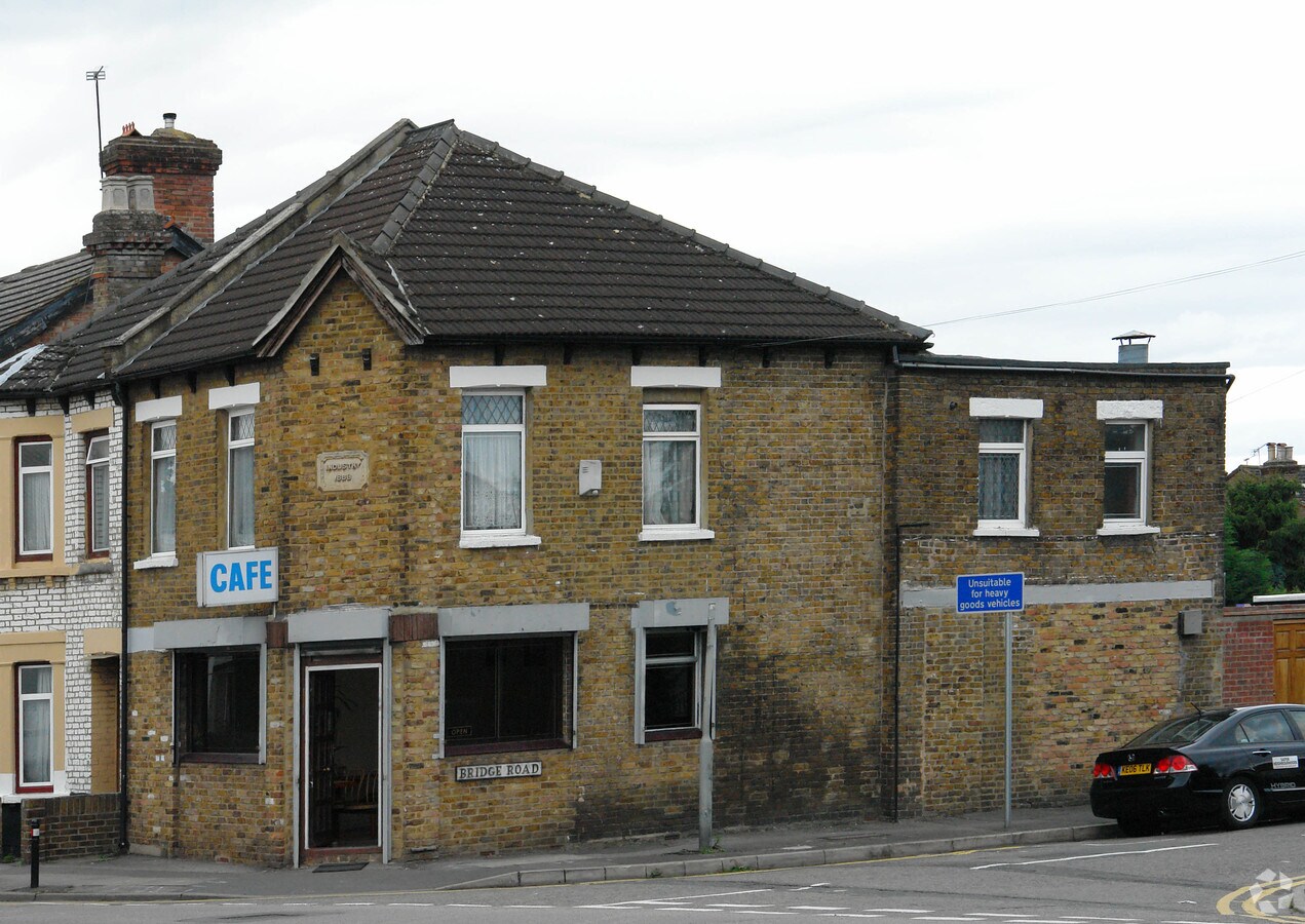 121 Cowley Mill Rd, Uxbridge, UB8 2QB