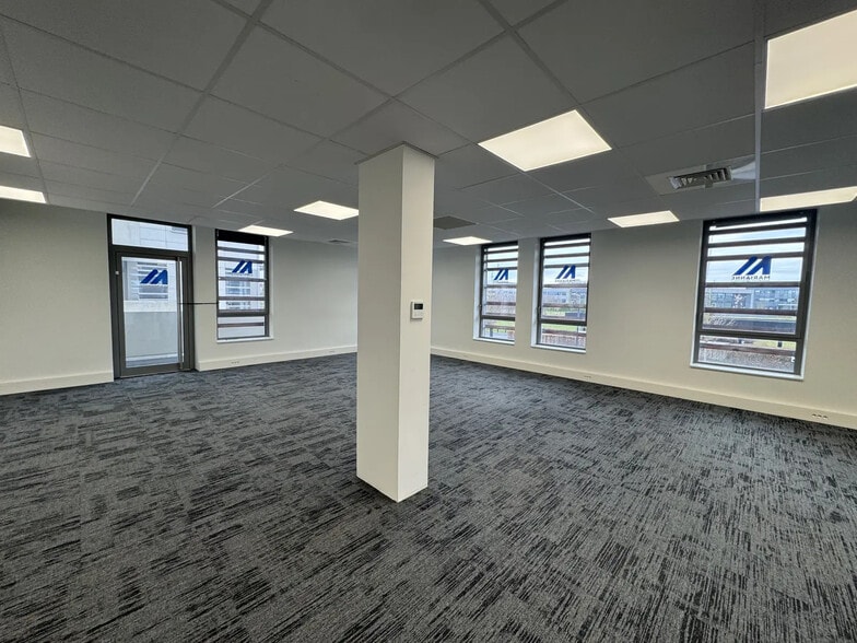 Office in Reims for lease - Interior Photo - Image 2 of 3
