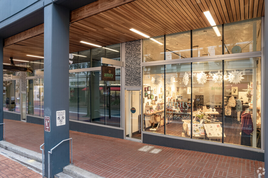 900-922 SW Morrison St, Portland, OR for lease - Building Photo - Image 3 of 6