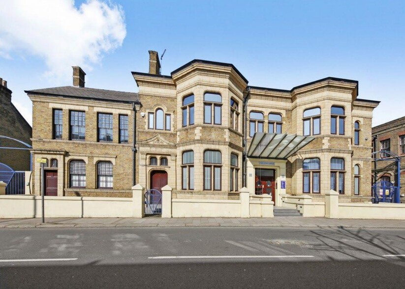 253 Kilburn Ln, London for sale - Building Photo - Image 1 of 1