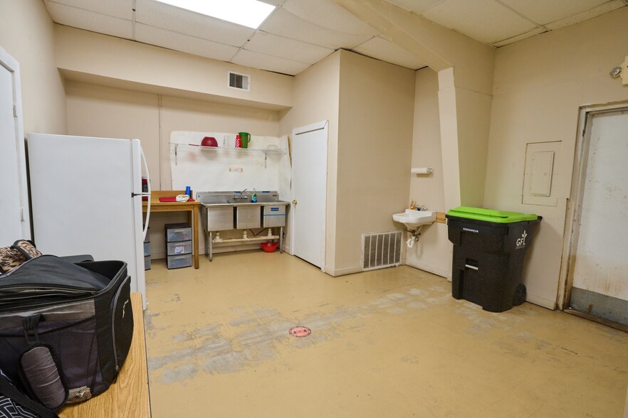 1320 N Richmond Rd, Wharton, TX for sale - Interior Photo - Image 3 of 8