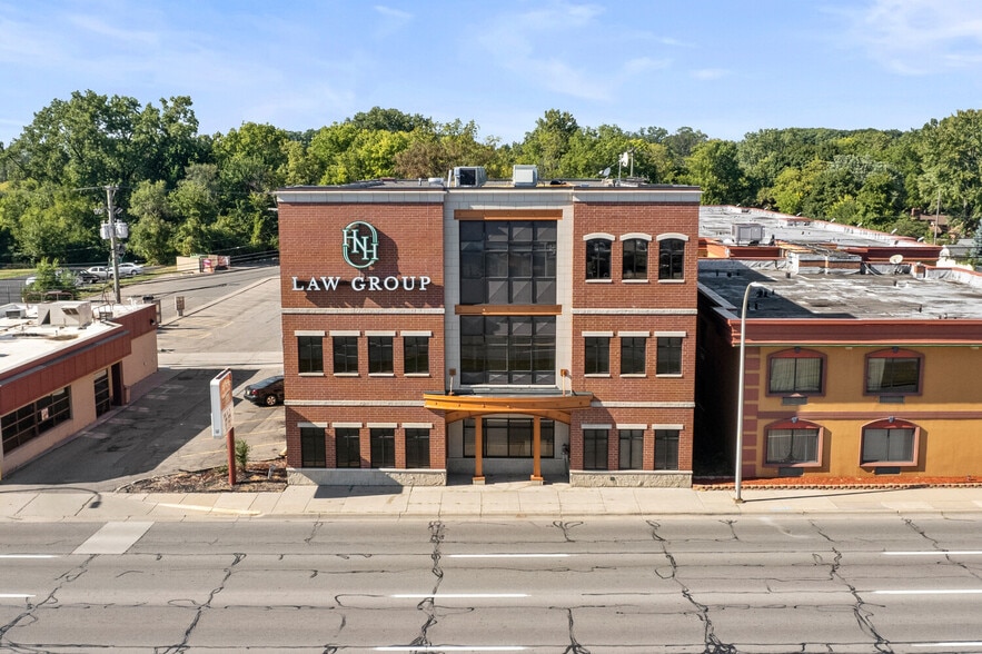 23756 Michigan Ave, Dearborn, MI for lease - Primary Photo - Image 1 of 14