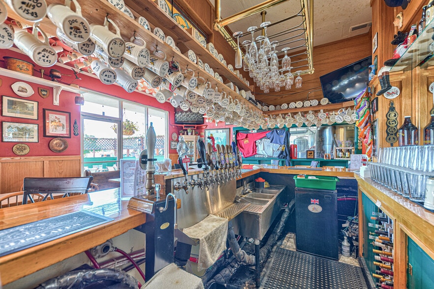 223 Reindollar Ave, Marina, CA for lease - Interior Photo - Image 2 of 19