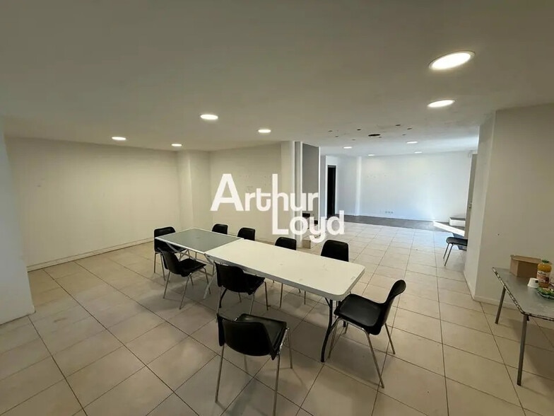 Flex in Roquebrune-sur-Argens for sale - Interior Photo - Image 3 of 7