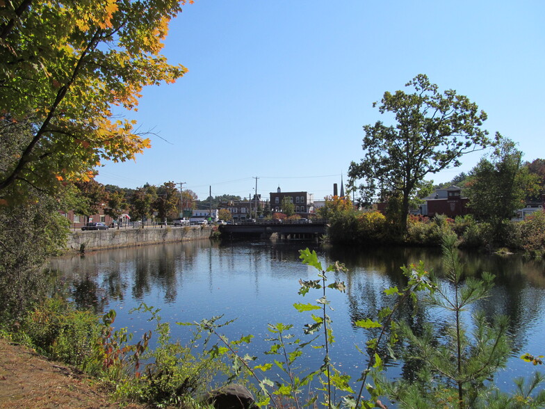 322 W Main St, Tilton, NH for lease - Building Photo - Image 2 of 17