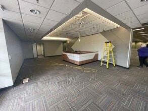 2007 Broadway Ave, Yankton, SD for lease Building Photo- Image 2 of 10