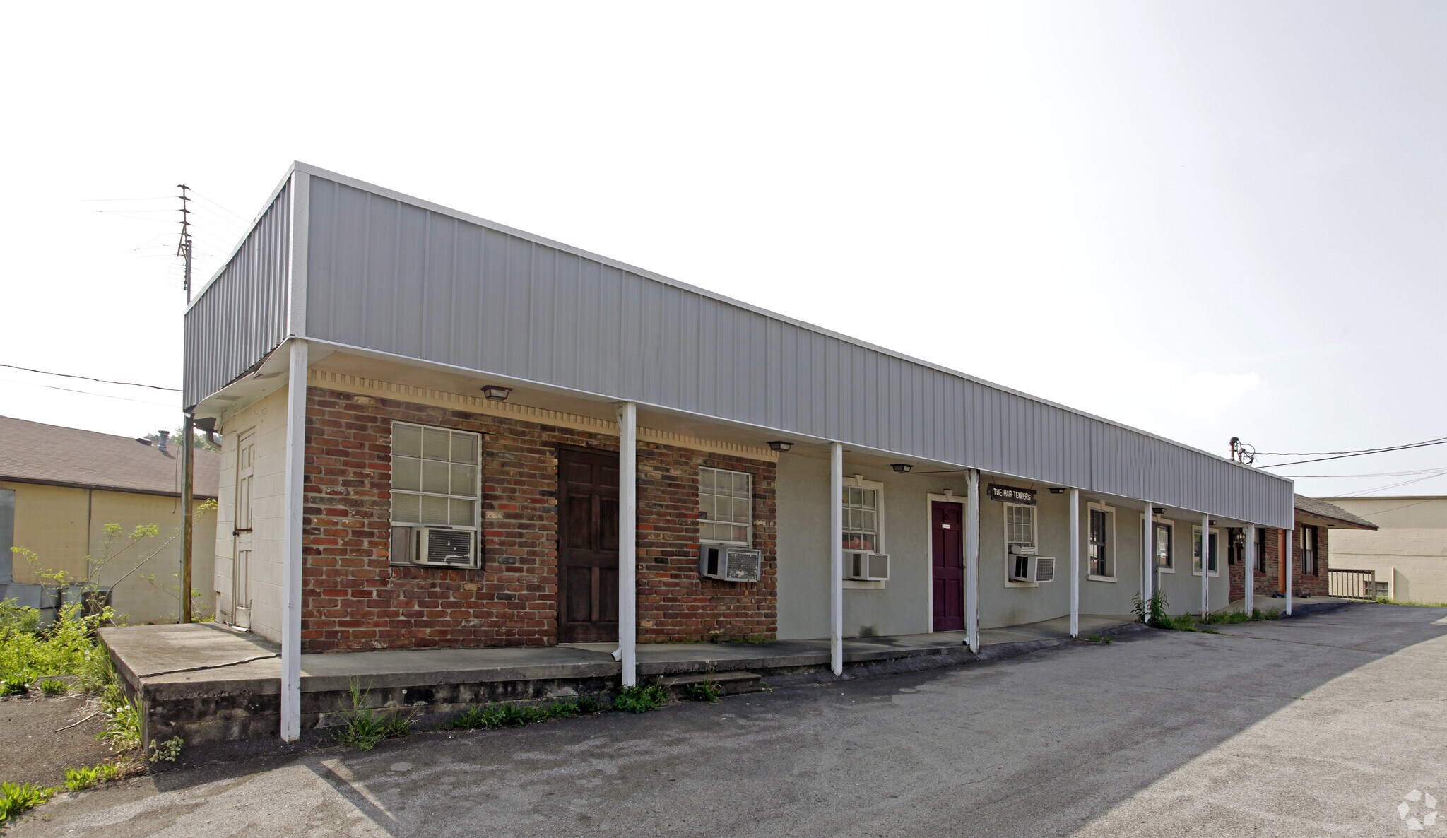 15-17 Congress Pky S