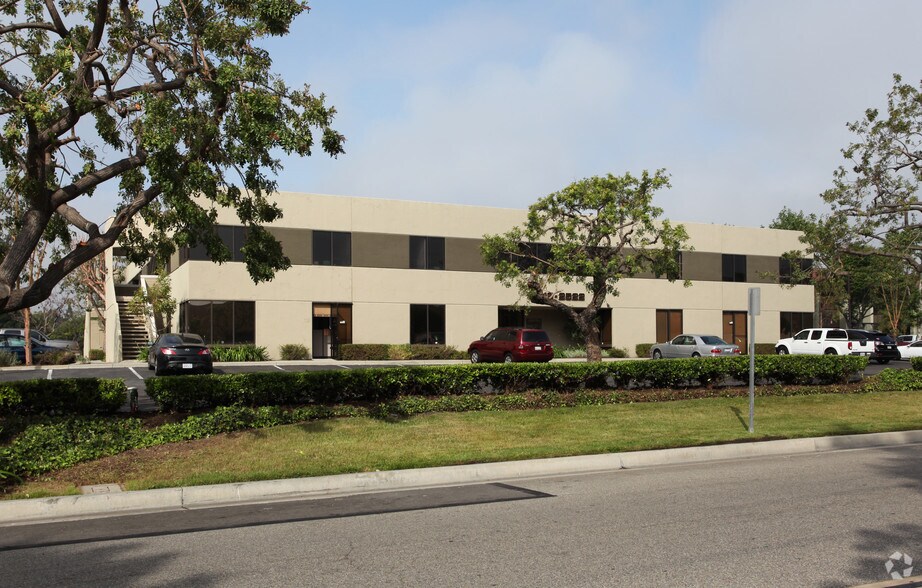 2512 Chambers Rd, Tustin, CA for sale - Primary Photo - Image 1 of 1