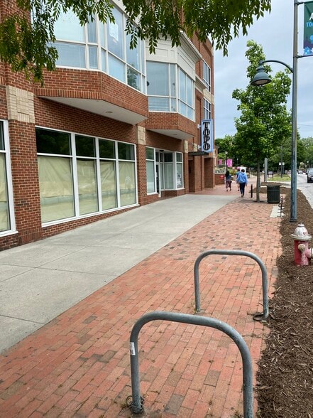 100 E Franklin St, Chapel Hill, NC for lease - Building Photo - Image 3 of 12