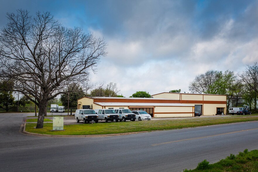 5323 Levander Loop, Austin, TX for sale - Building Photo - Image 1 of 1