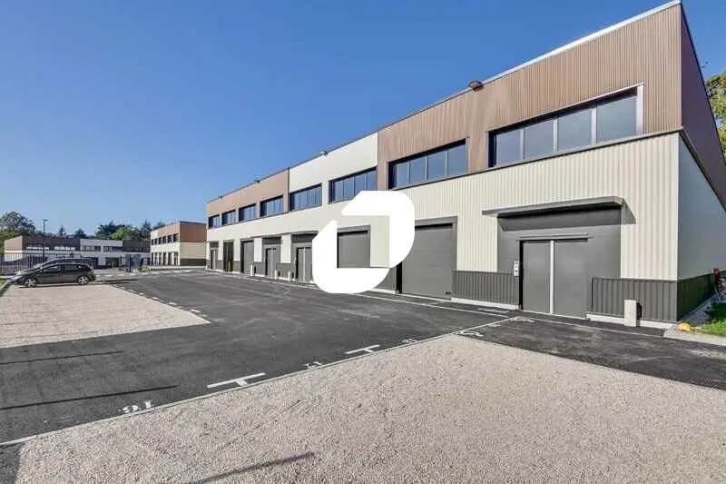 Flex in Marcoussis for lease Building Photo- Image 1 of 13