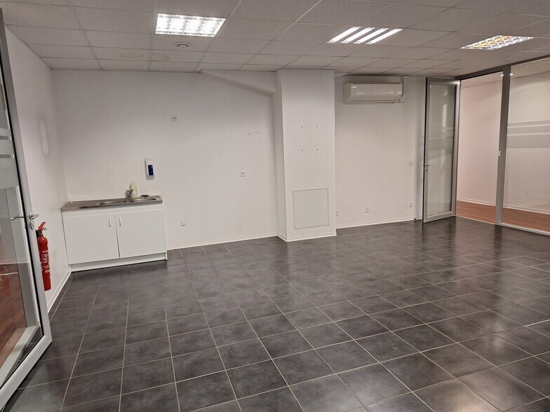 Office in Gradignan for lease - Building Photo - Image 3 of 9