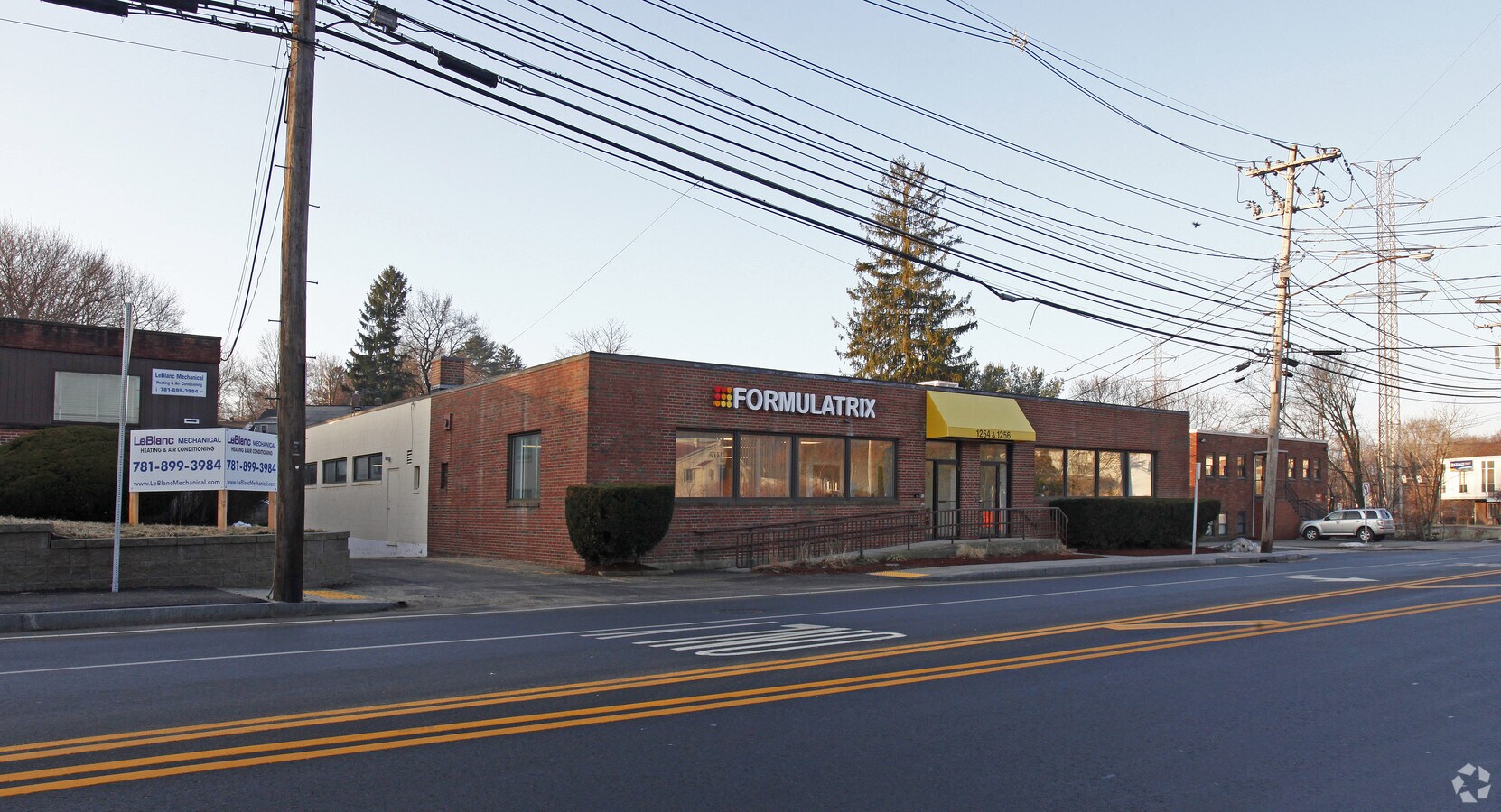 12541256 Main St, Waltham, MA 02451