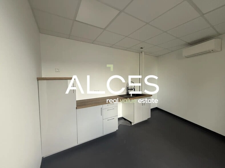 Flex in Mérignac for lease - Interior Photo - Image 3 of 5