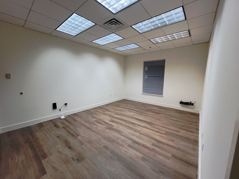 701 E High St, Charlottesville, VA for lease - Building Photo - Image 2 of 8