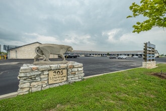 305 Limestone Ter, Jarrell, TX for lease Building Photo- Image 2 of 11