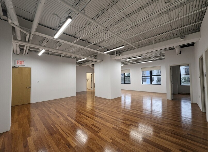 101 Broadway, Brooklyn, NY for lease - Interior Photo - Image 1 of 17