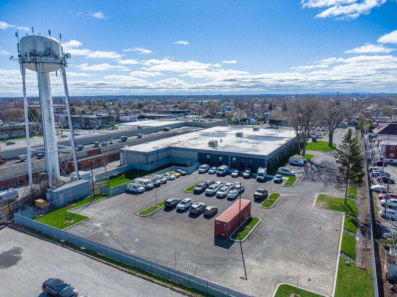 99 Boul Du Curé-Labelle, Sainte-therese, QC for lease - Building Photo - Image 2 of 4