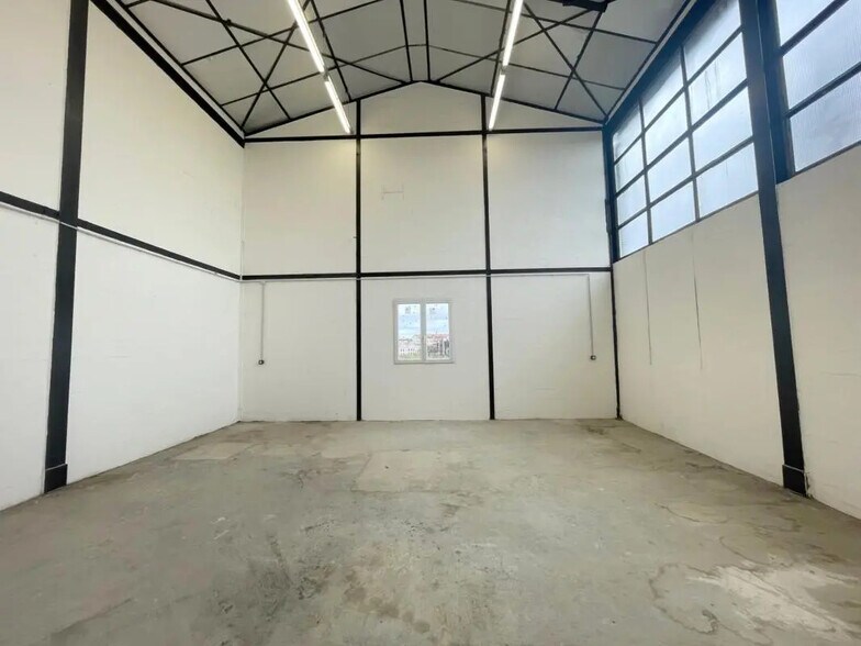 Industrial in Bezons for lease - Interior Photo - Image 3 of 14
