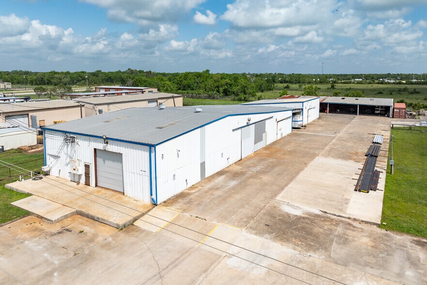 219 Legion Rd, Angleton, TX for sale - Building Photo - Image 1 of 8