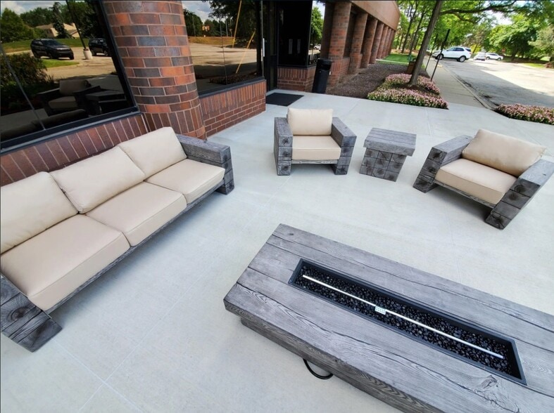 1450 W Long Lake Rd, Troy, MI for lease - Building Photo - Image 3 of 8