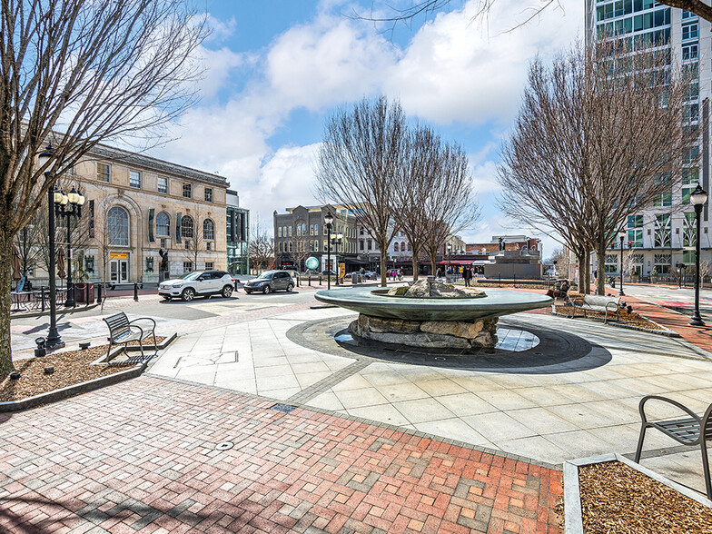 9 SW Pack Sq, Asheville, NC for lease - Interior Photo - Image 2 of 20