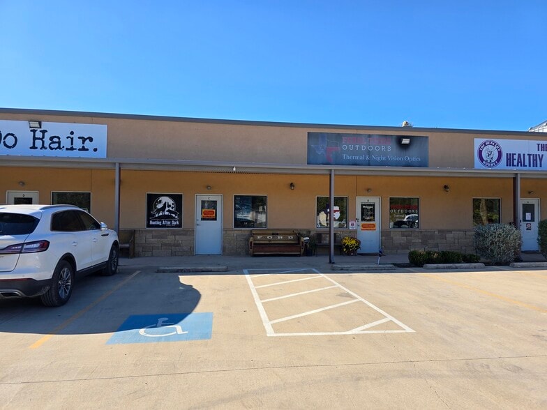 301 S Franklin St, Holland, TX for lease - Building Photo - Image 2 of 7