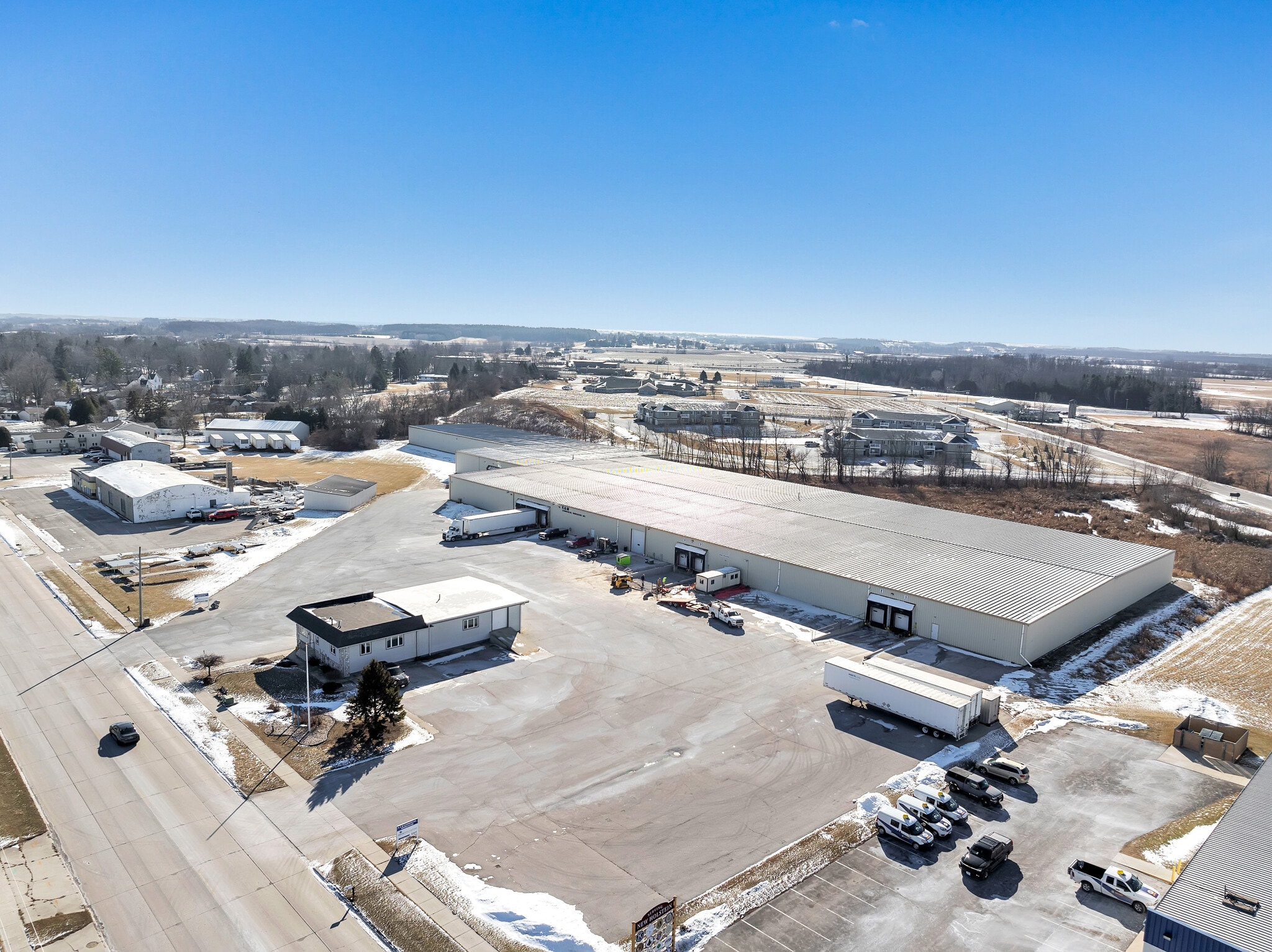 2221 Calumet Dr, New Holstein, WI for sale Building Photo- Image 1 of 17