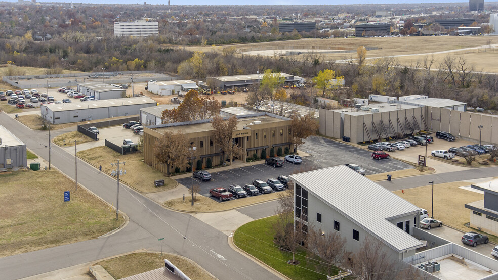 300 NW 61st St, Oklahoma City, OK for lease - Building Photo - Image 3 of 6