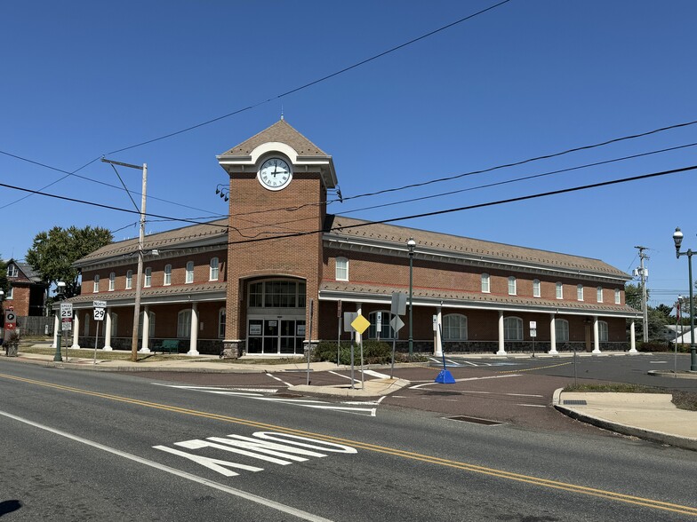 350 Main St, Pennsburg, PA for lease - Building Photo - Image 3 of 9