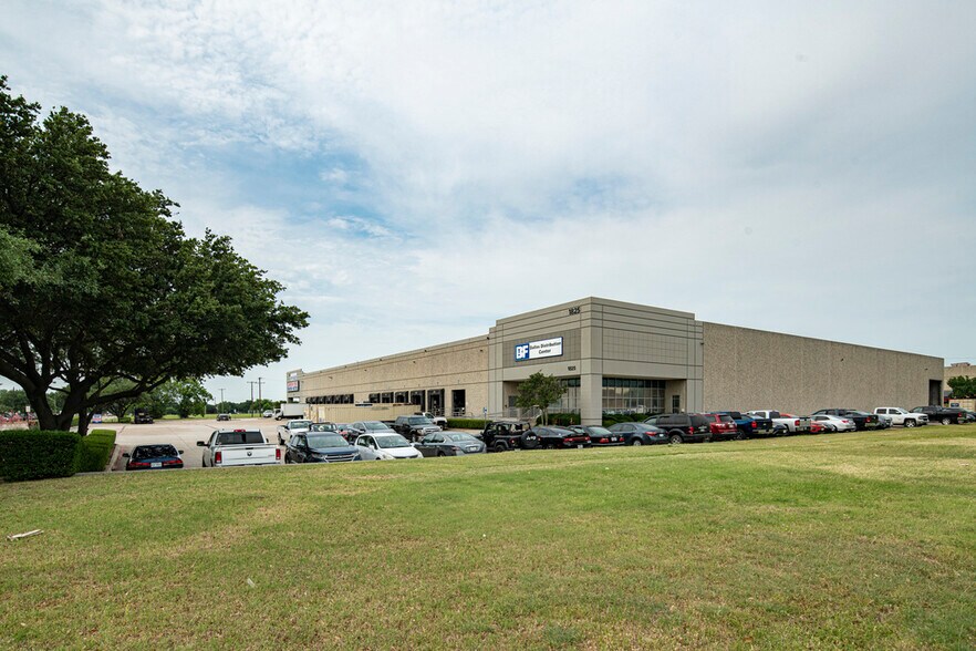 1825 Westpark Dr, Grand Prairie, TX for lease - Building Photo - Image 1 of 9