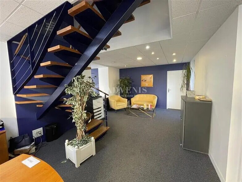 Retail in Orléans for sale - Interior Photo - Image 2 of 12