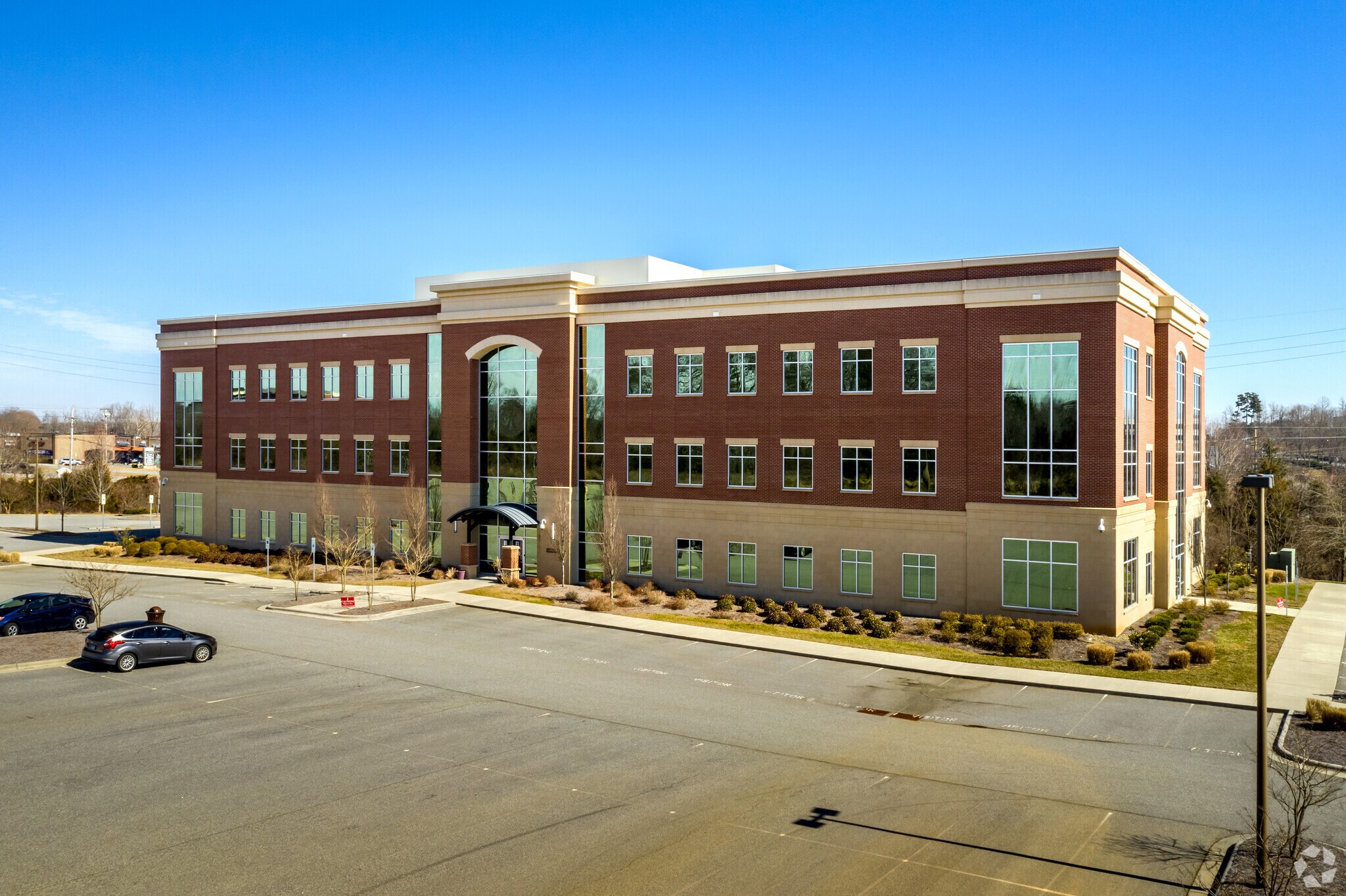 3975 Premier Dr, High Point, NC for sale Primary Photo- Image 1 of 1