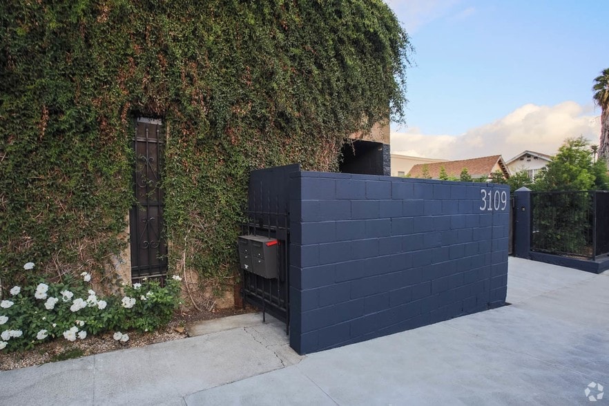 3109-3117 W Temple St, Los Angeles, CA for lease - Building Photo - Image 2 of 17