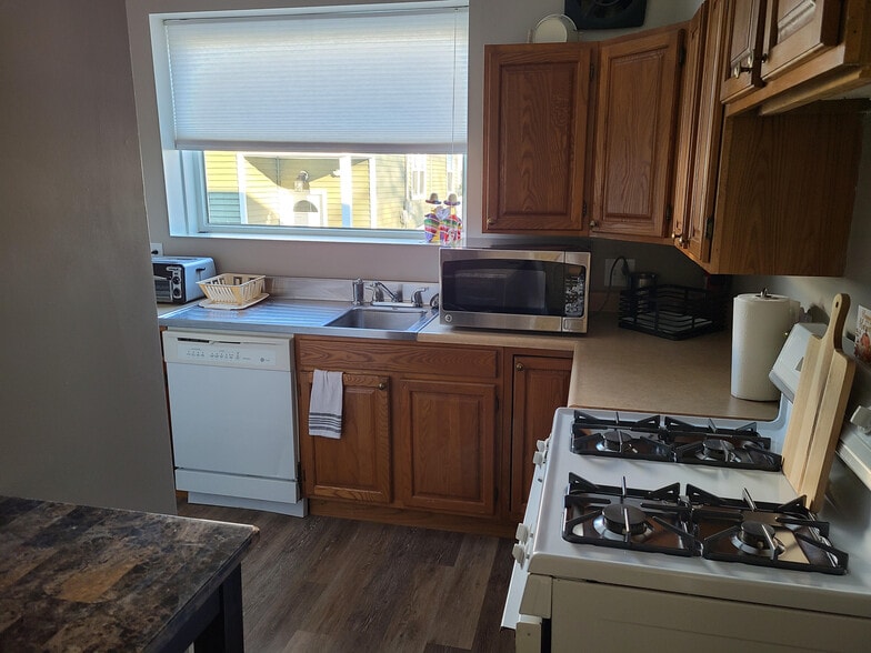 614 E Broadway St, Mount Pleasant, MI for lease - Interior Photo - Image 3 of 14