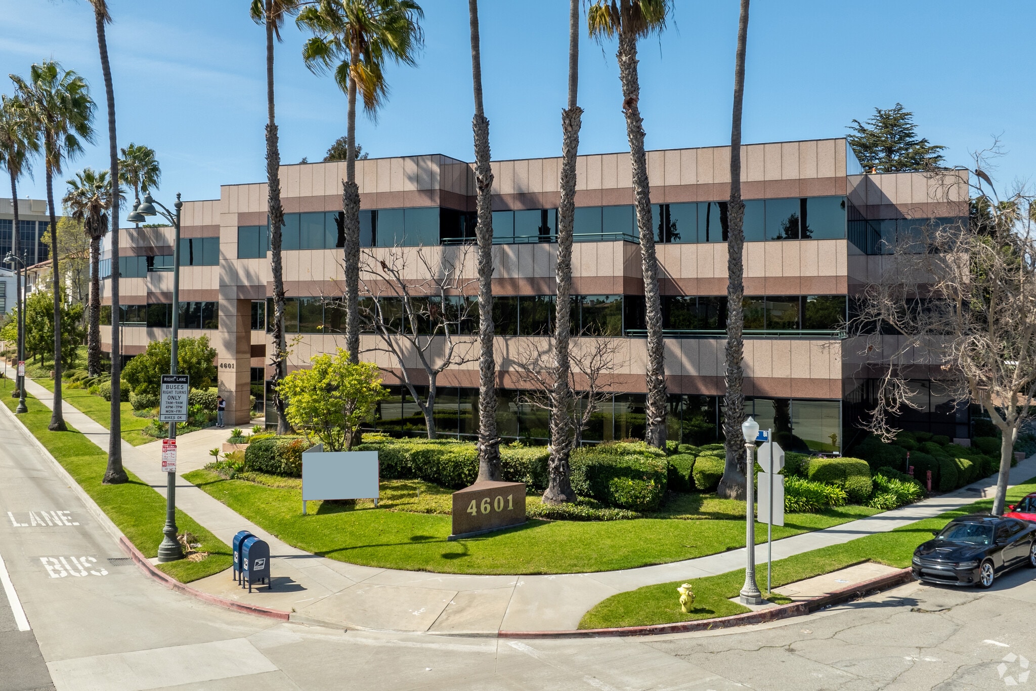 4601 Wilshire Blvd, Los Angeles, CA for lease Building Photo- Image 1 of 8
