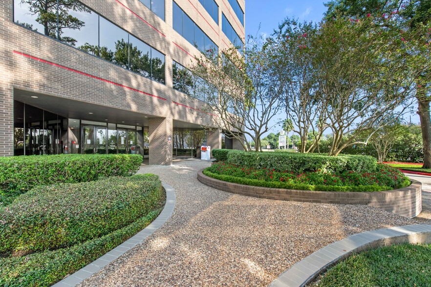 3707 FM 1960 W, Houston, TX for lease - Building Photo - Image 3 of 13