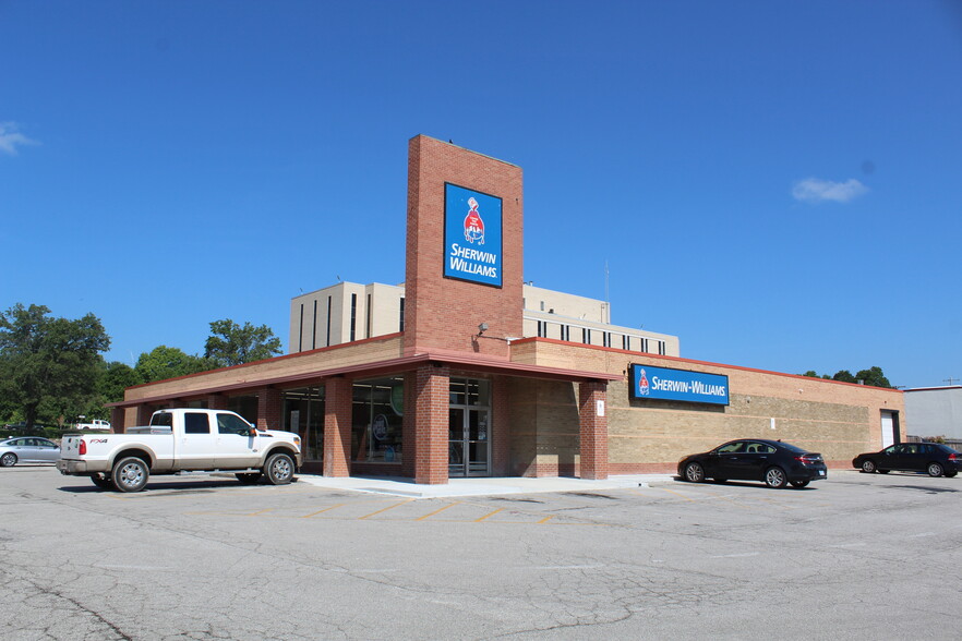 7002 Johnson Dr, Mission, KS for lease - Building Photo - Image 1 of 4