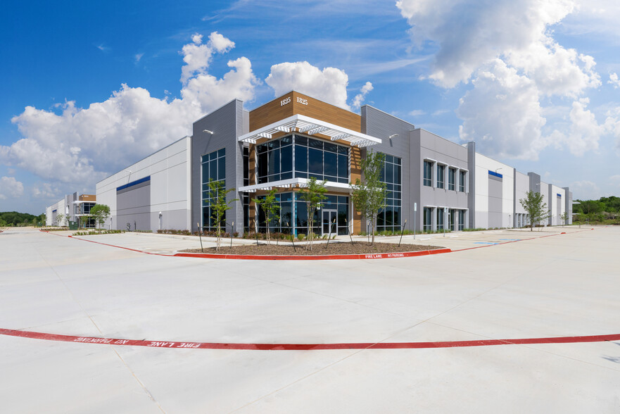 Mustang Court at DFW International Airport, Bldg 1, Grapevine, TX for lease - Building Photo - Image 3 of 29