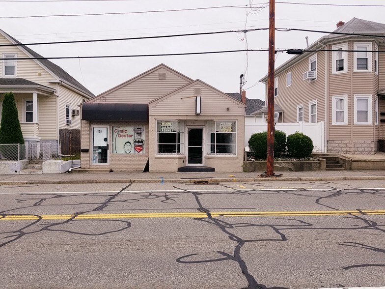 828 Atwood Ave, Cranston, RI 02920