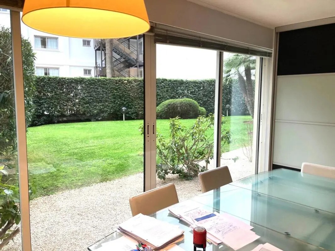 Office in Le Cannet for lease Interior Photo- Image 1 of 10