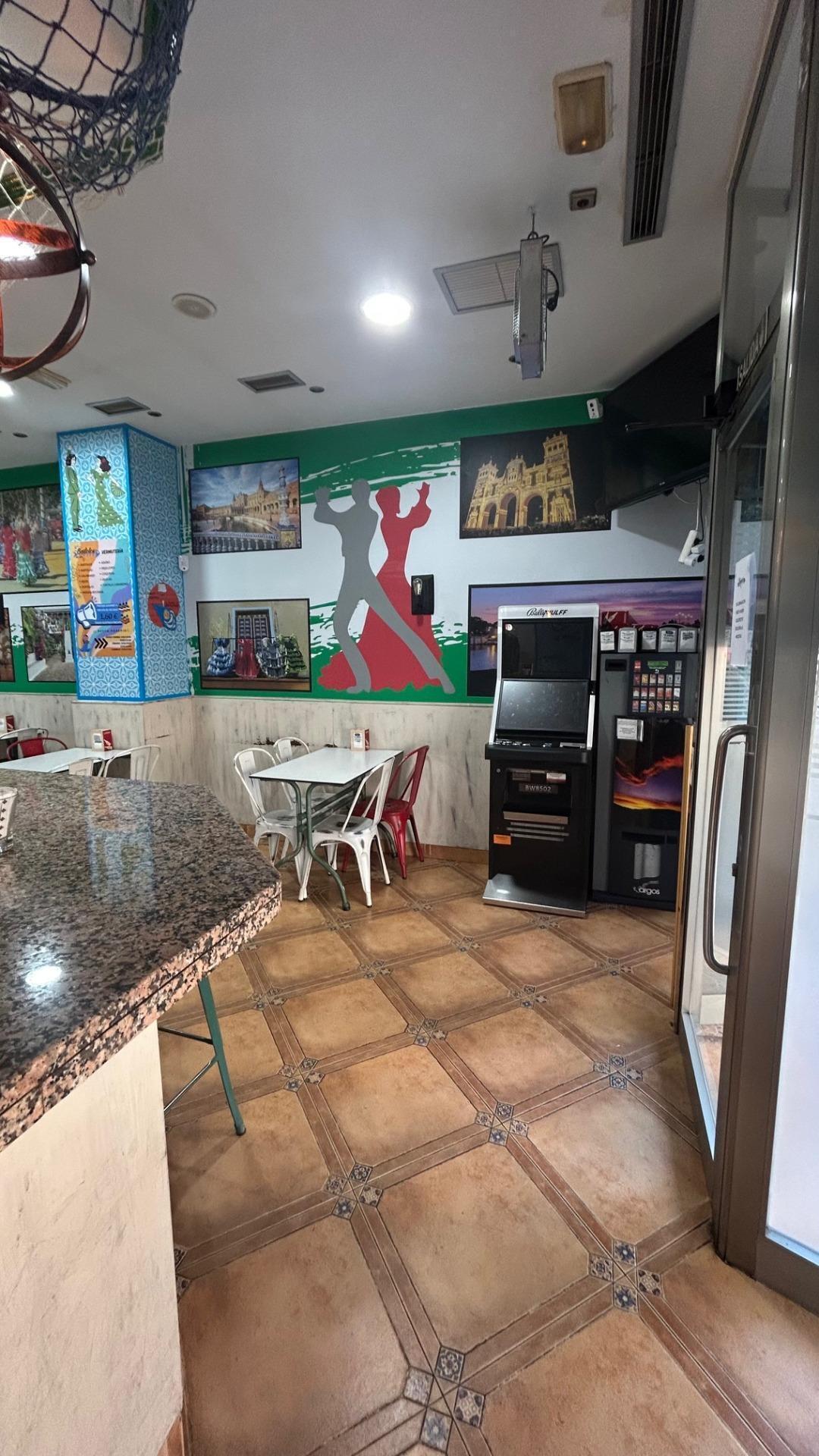 Retail in Zaragoza, Zaragoza for lease Building Photo- Image 1 of 29